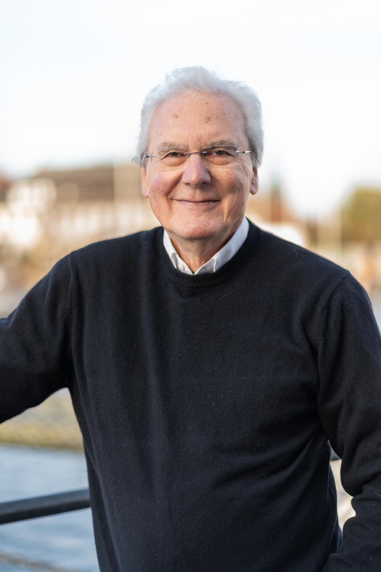 Erfahrener Mitarbeiter der Steuerkanzlei Schwarze & Partner – kompetent, verlässlich und persönlich im Einsatz für Mandantinnen und Mandanten.